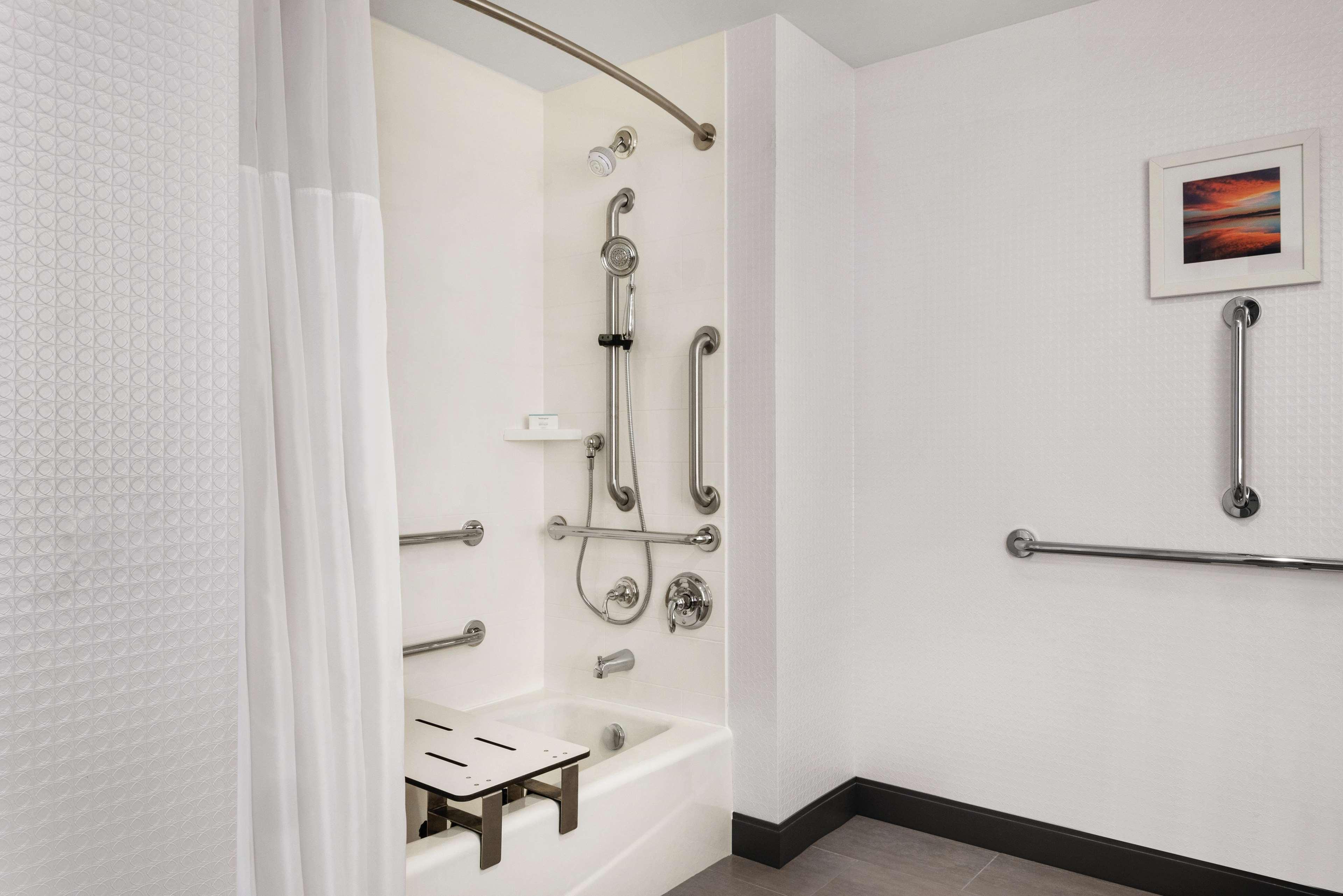 Hampton Inn Brooklyn Park Ngoại thất bức ảnh