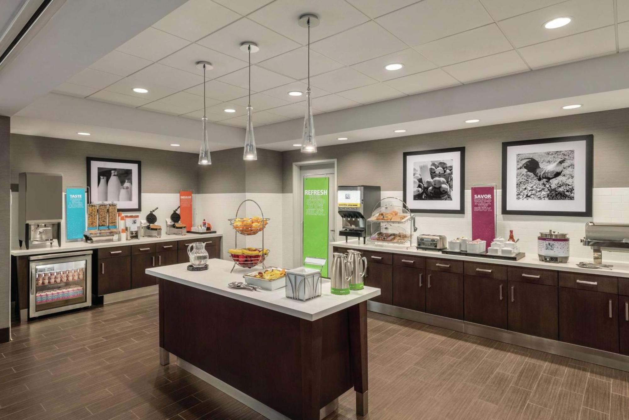Hampton Inn Brooklyn Park Ngoại thất bức ảnh