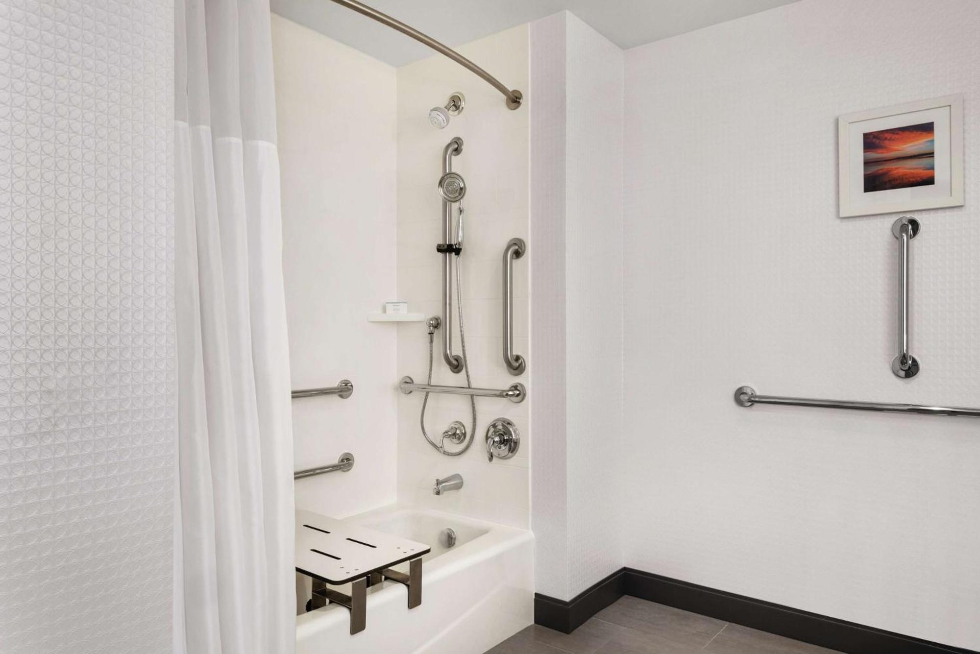 Hampton Inn Brooklyn Park Ngoại thất bức ảnh
